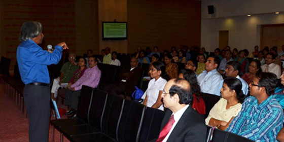 Dr. Barnali Das presenting a memento to Dr. Avinash Phadke